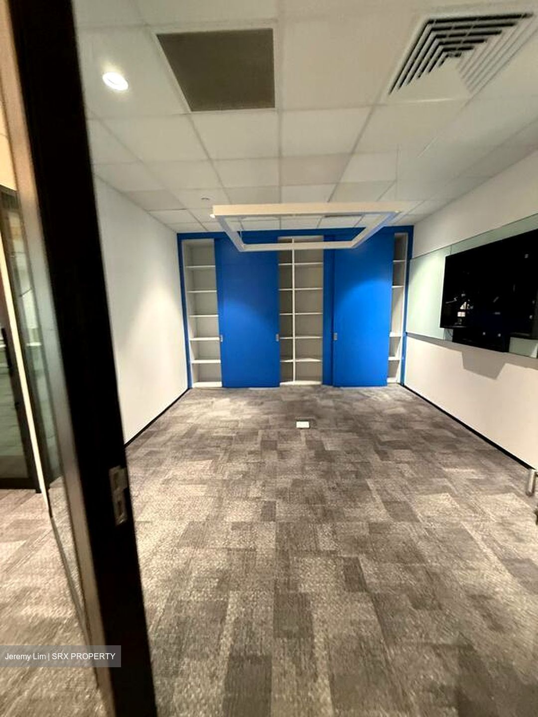 Oue Downtown (D1), Office #497573091